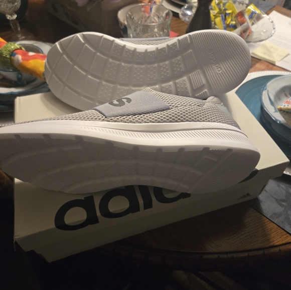 Adiddas sneakers sz 11.5 - Picture 2 of 3